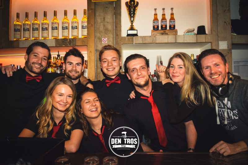 Studenten voor zaal en bar  - job étudiant chez den tros