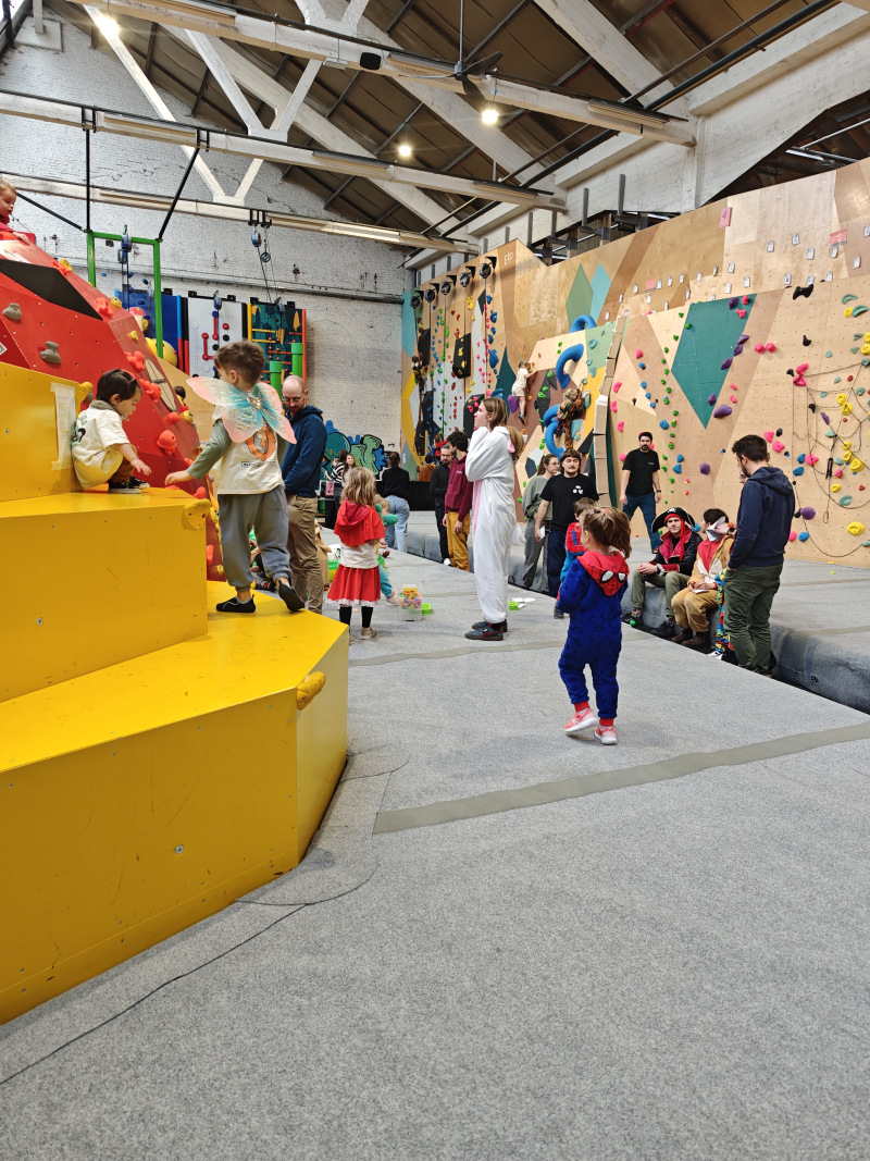 Enthousiaste Klimbegeleiders (Flexi / Student) Locatie: Klimzaal Arsenaal - student job offer at Klimzaal Arsenaal