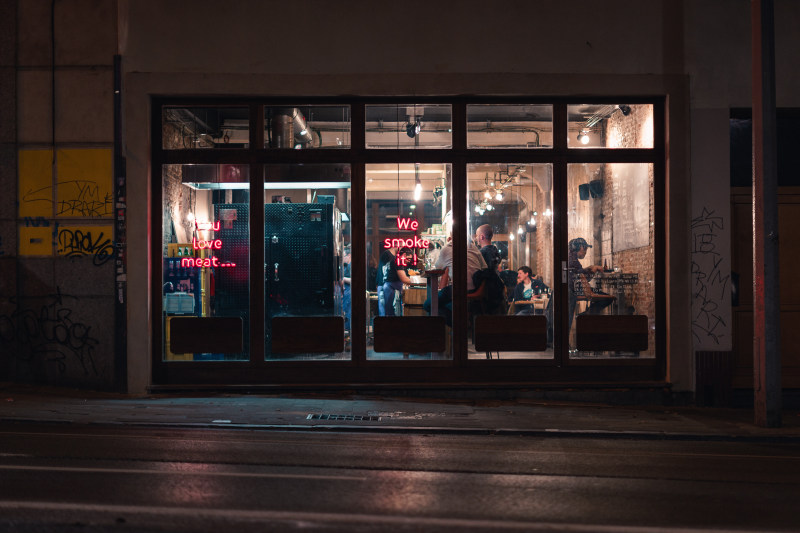 Serveur(euse) mardis soirs + jeudis soirs   - studentenjob bij Holy Smoke (Societe Fat & Curious srl)