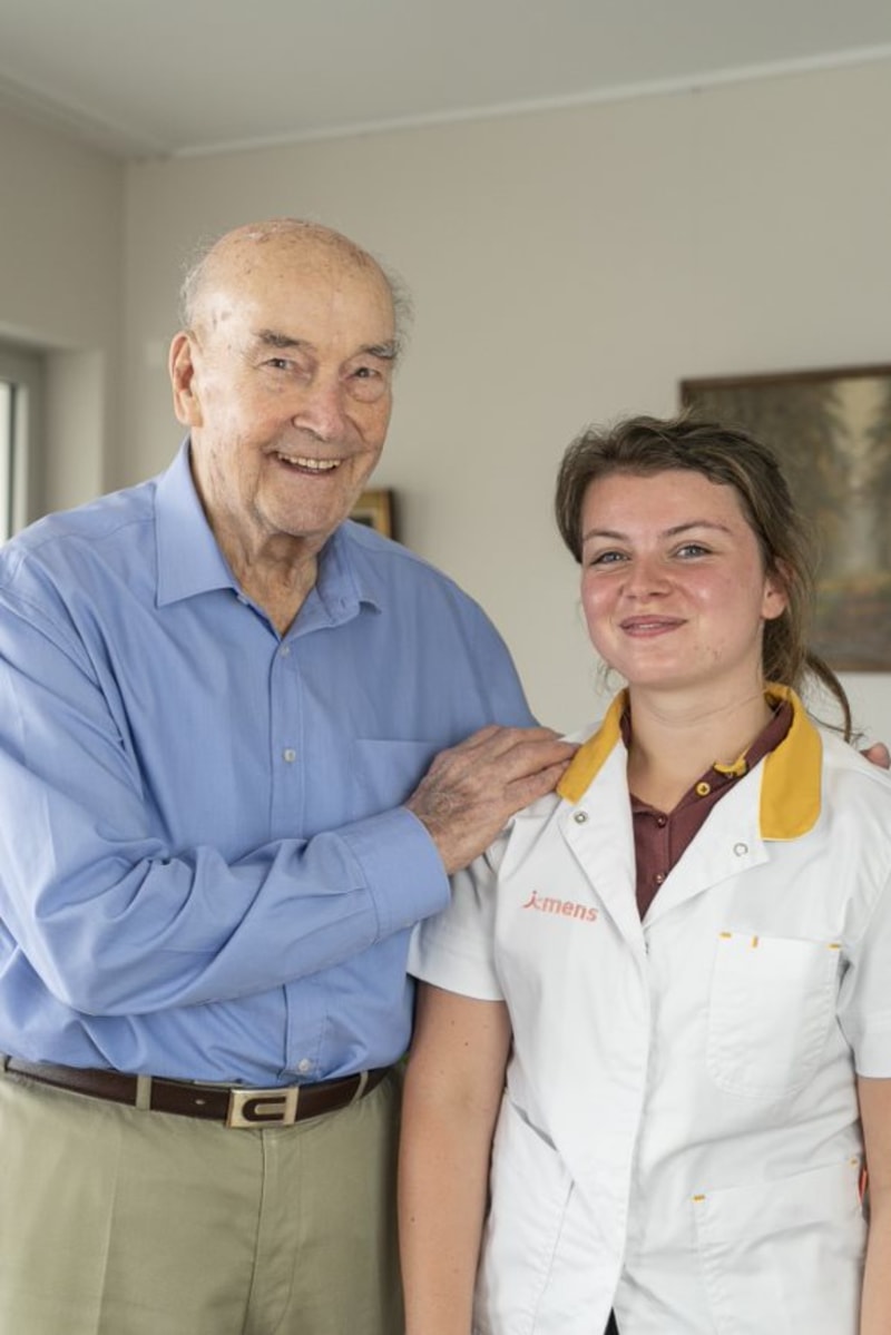  Jobstudent verzorgende regio Stekene en St-Gillis-Waas - student job offer at i-Mens