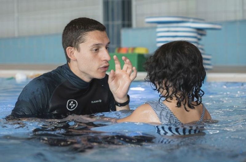 Zwemlesgever worden?  - student job offer at Impact