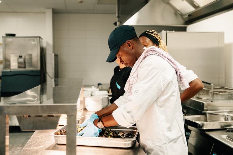 Word een keukenhandje op events - job étudiant chez Silver Tie