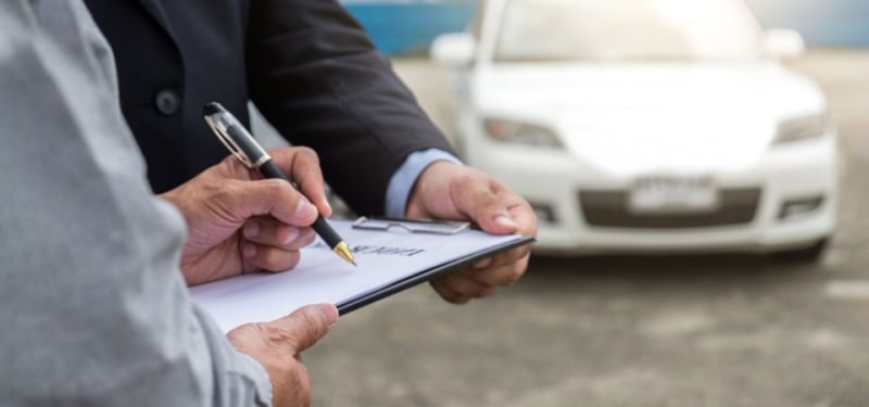 Young Insurance Professional Auto - first job offer at KBC Bank & Verzekering