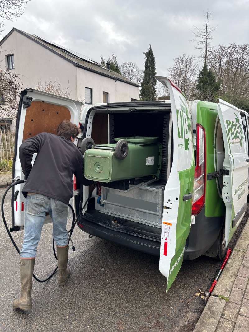 Job étudiant physique et dynamique : Entretien de conteneurs (Permis B) - job étudiant chez Proxibin