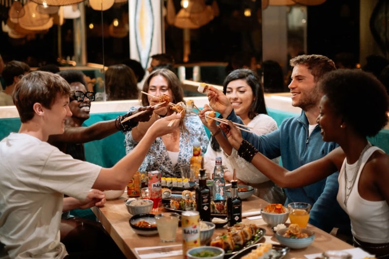 Makifornia werft aan in Antwerpen! Jobstudent voor het hele jaar - Zaalmedewerker  - student job offer at Makifornia Company