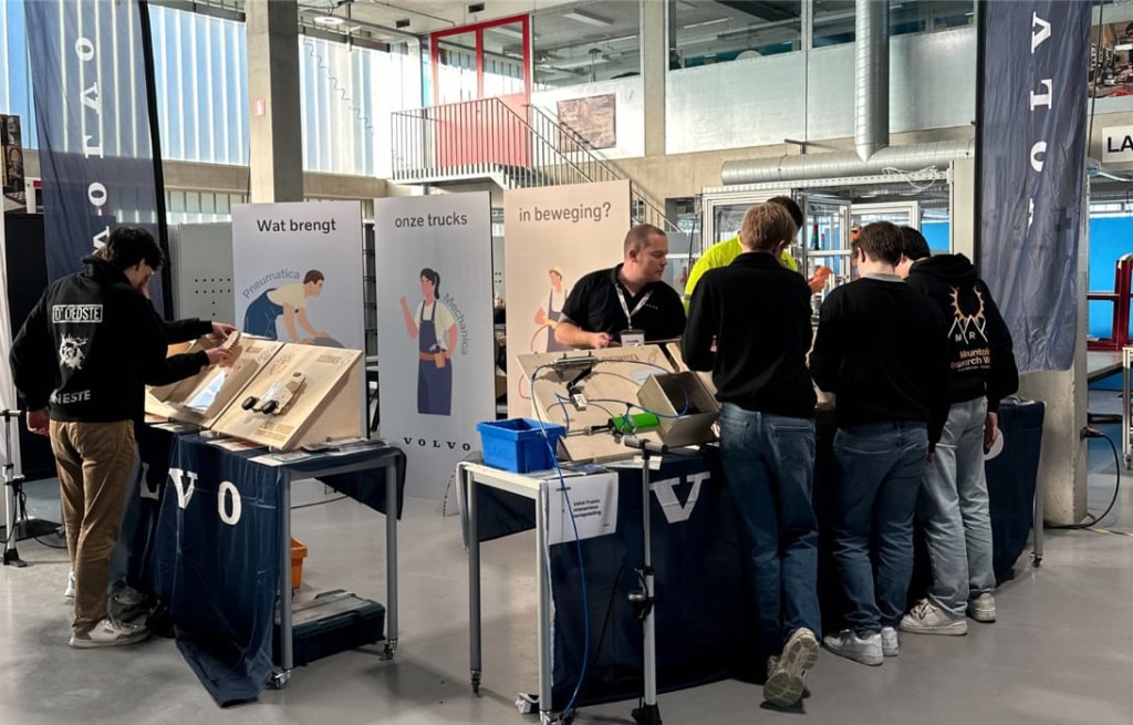 Kom samen met ons 50 jaar Volvo Group Belgium vieren tijdens onze Summer Class-namiddag banner image