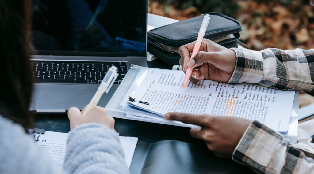 Short-Cycle vs. Long-Cycle Education: What Are the Differences ? banner image