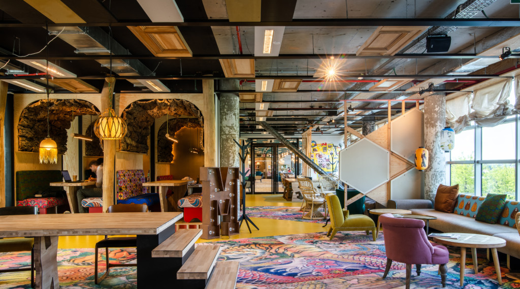 Découvre l'ISTEC : ton tremplin vers une carrière épanouissante !  banner image