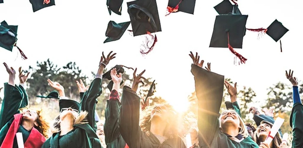 Justien et Thuy-Hang travaillent dans le monde numérique de Belfius. banner image