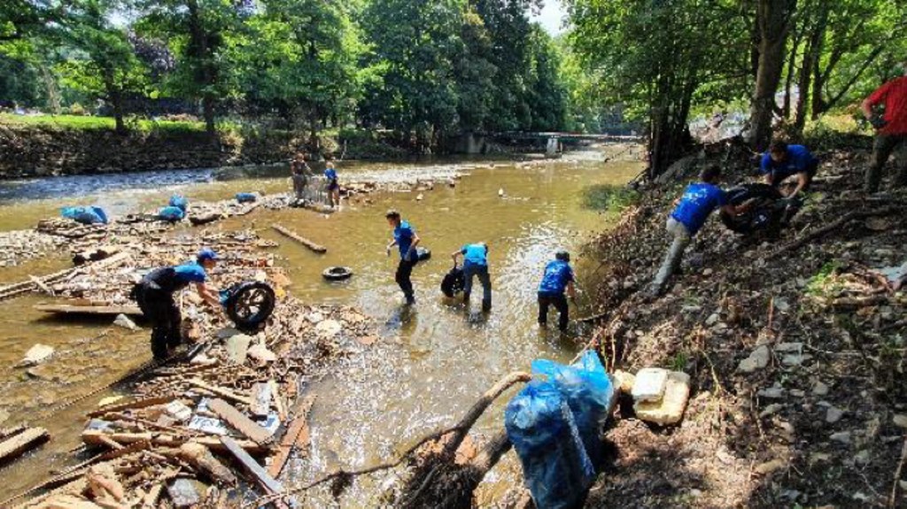 106 Aquafinners staken hun handen uit de mouwen in Wallonië banner image
