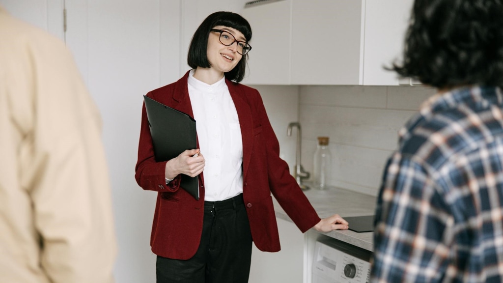 Enfile ton costard (ou pas) : deviens agent immobilier stagiaire ! banner image