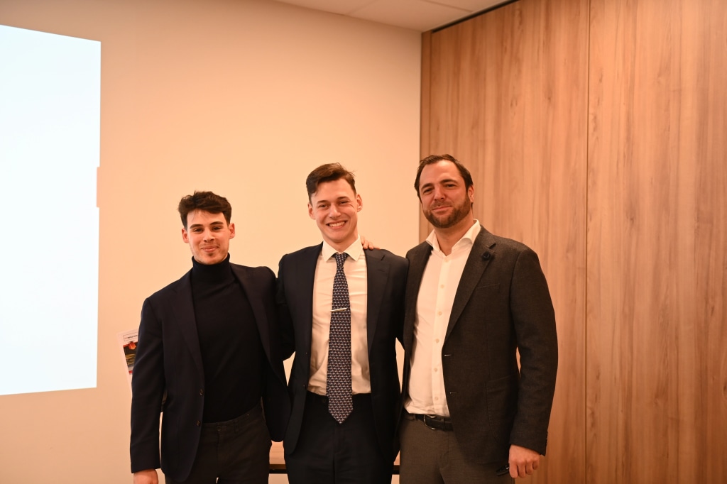 Ontdek de uitdagende wereld van sales tijdens de Sales Academy van Unibricks banner image