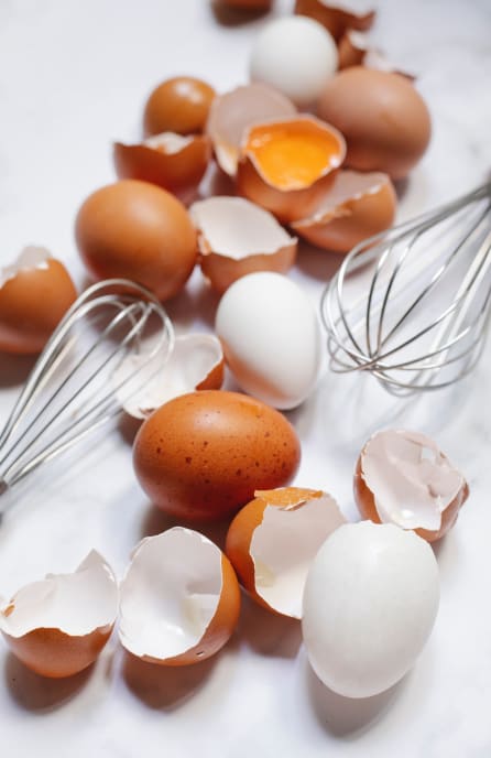 Cracked eggs and whisk