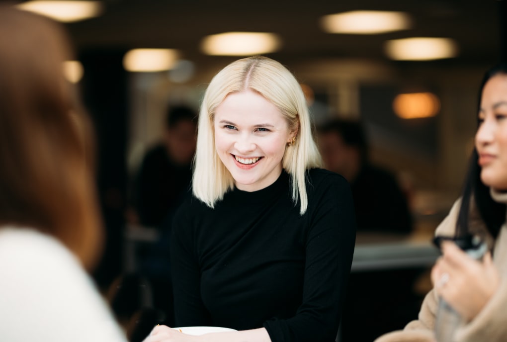 Blond girl smiling, Haspa