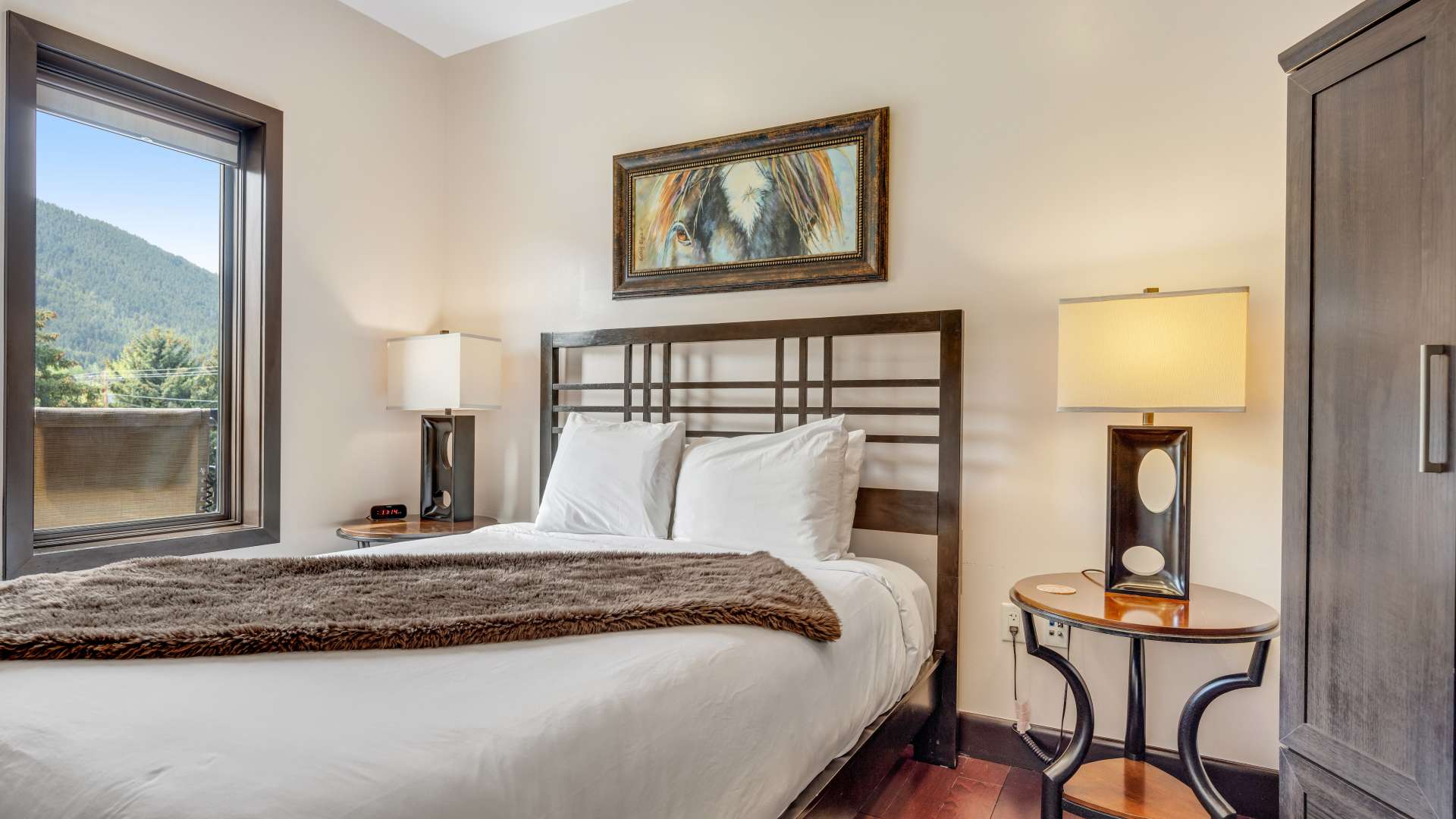 Jackson Hole Hotel | Single King Suite at White Buffalo Club