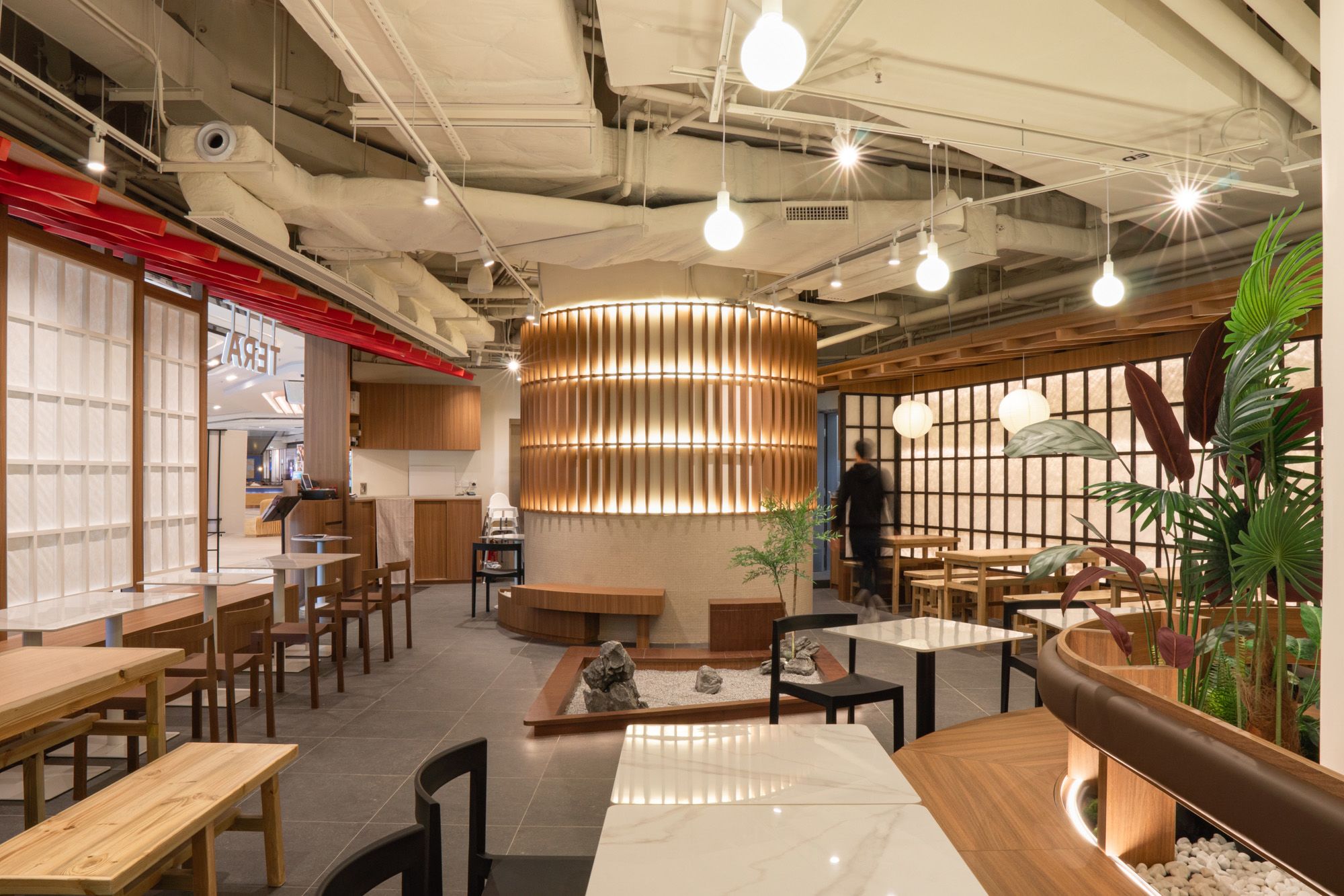 Tera the wai Pancake house seating wide shot