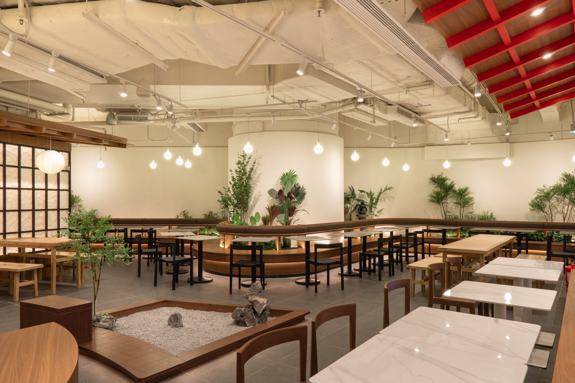 Tera the wai Pancake house seating wide shot