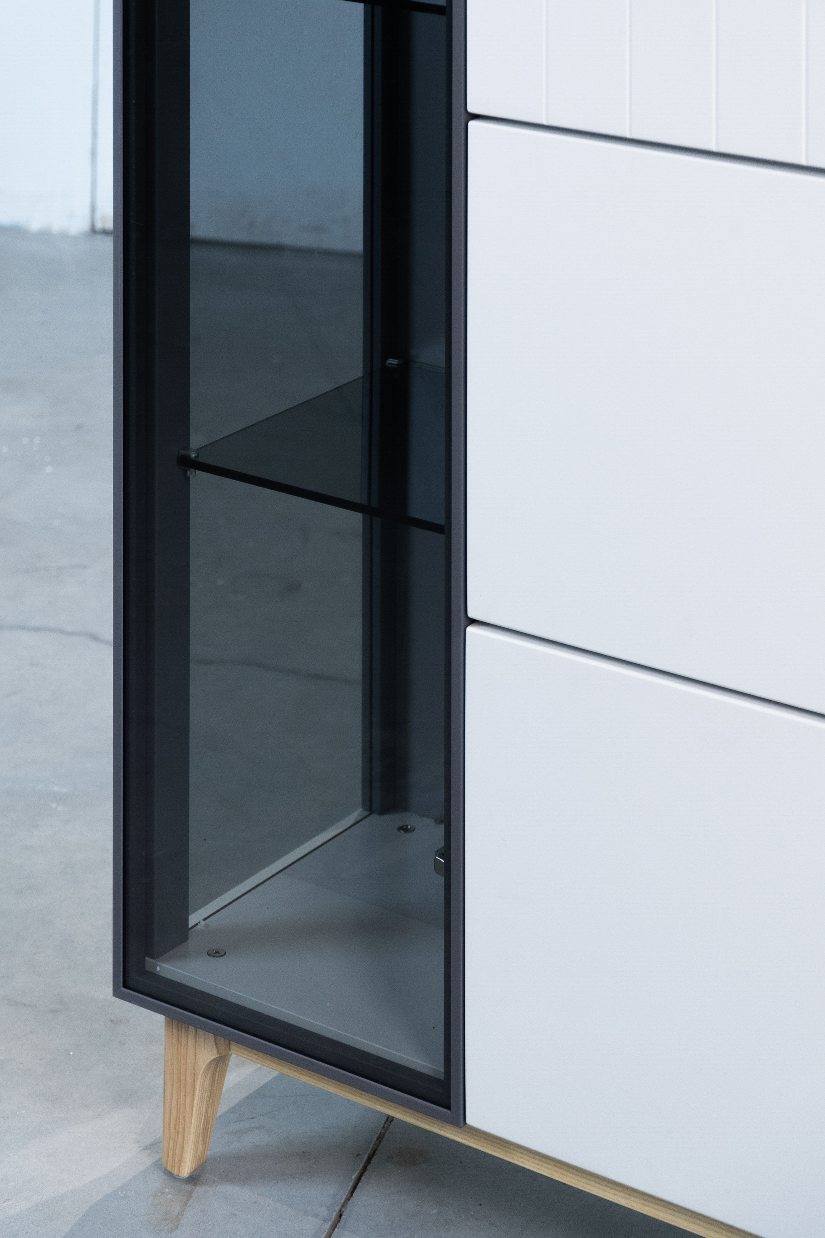 Nourdic white cabinet detail