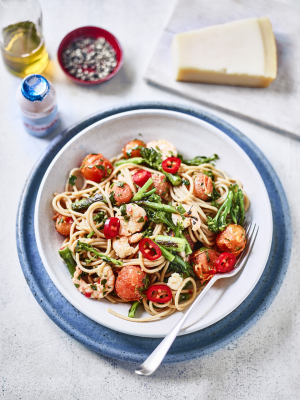 Garlic prawn pasta with grilled tenderstem broccoli with Yakult Light bottle