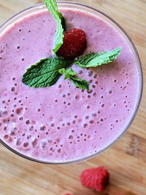 A purple smoothie in a glass w