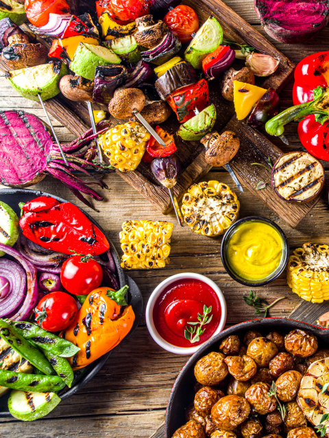 Grilled vegetables from bbq and dips