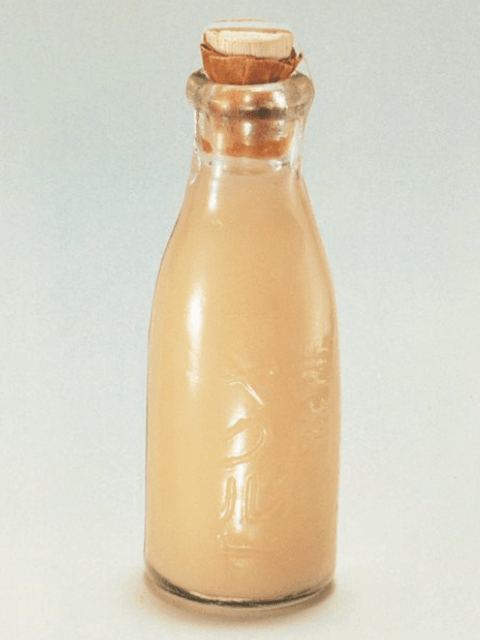 Yakult 1935 in der Glasflasche