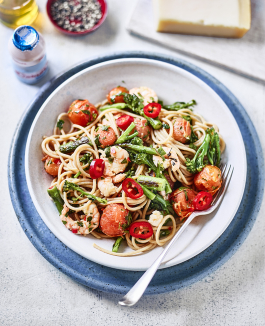 Garlic prawn pasta with grilled tenderstem broccoli with Yakult Light bottle