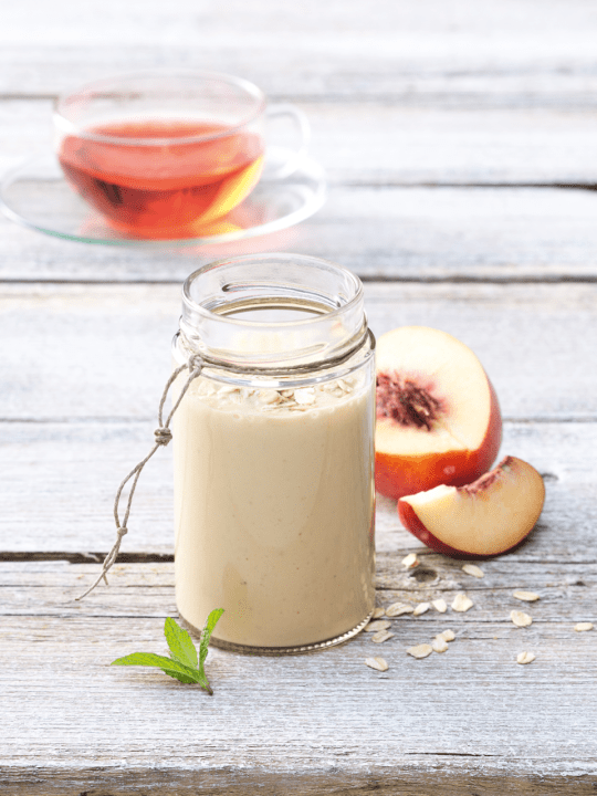 Smoothie mit Nektarinen und Yakult