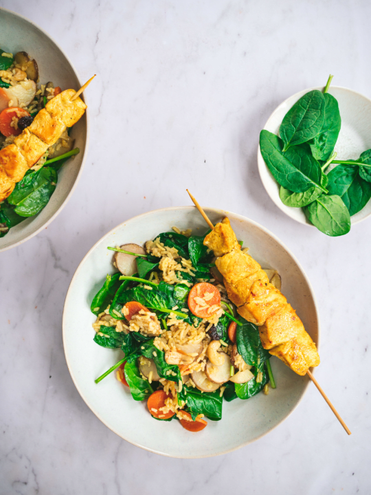 Yakult Rezepte | One-Pot-Gemüsereis mit Hähnchenspießen Yakult Rezepte | One-Pot-Gemüsereis mit Hähnchenspießen