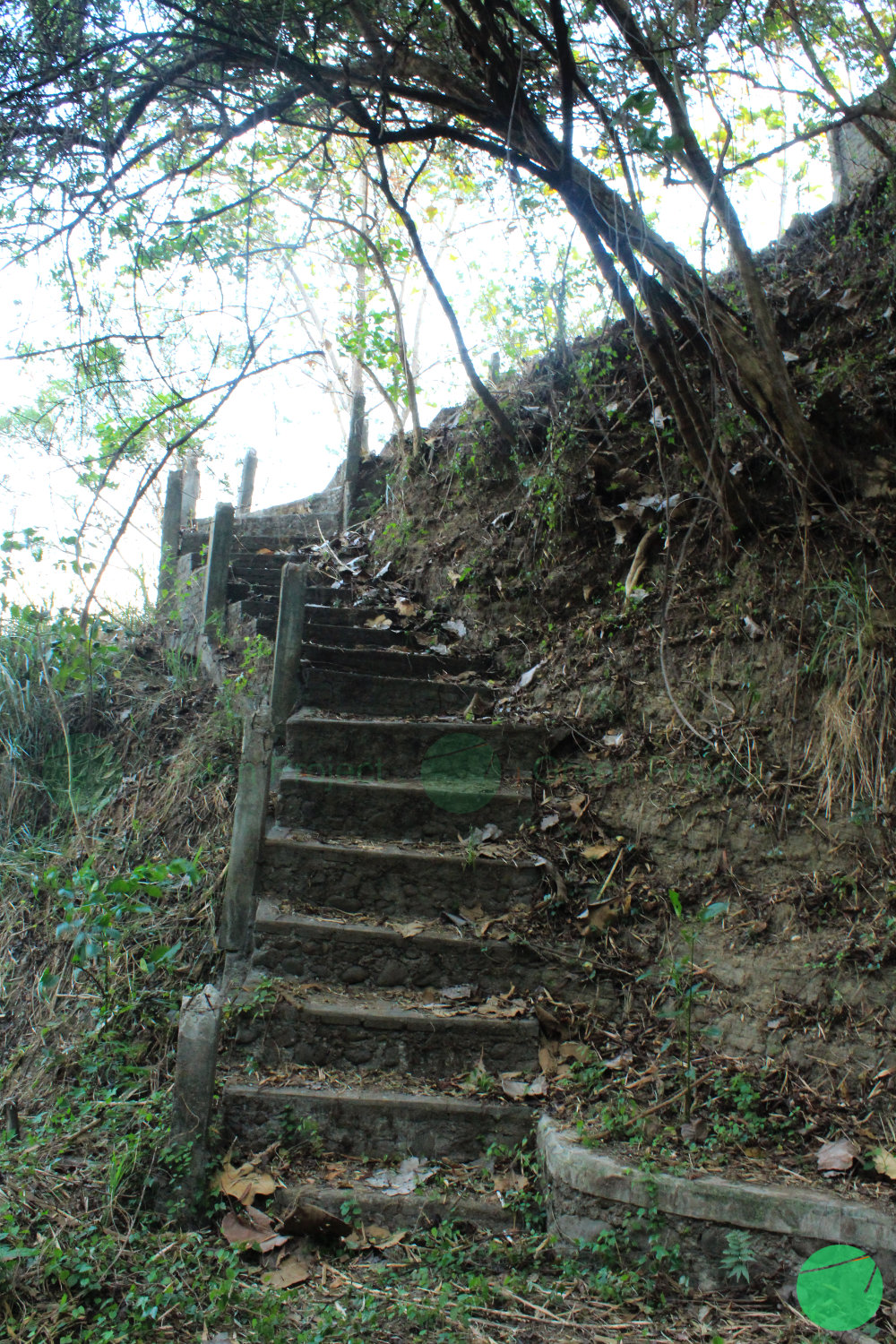 gua jepang di danau setu patok