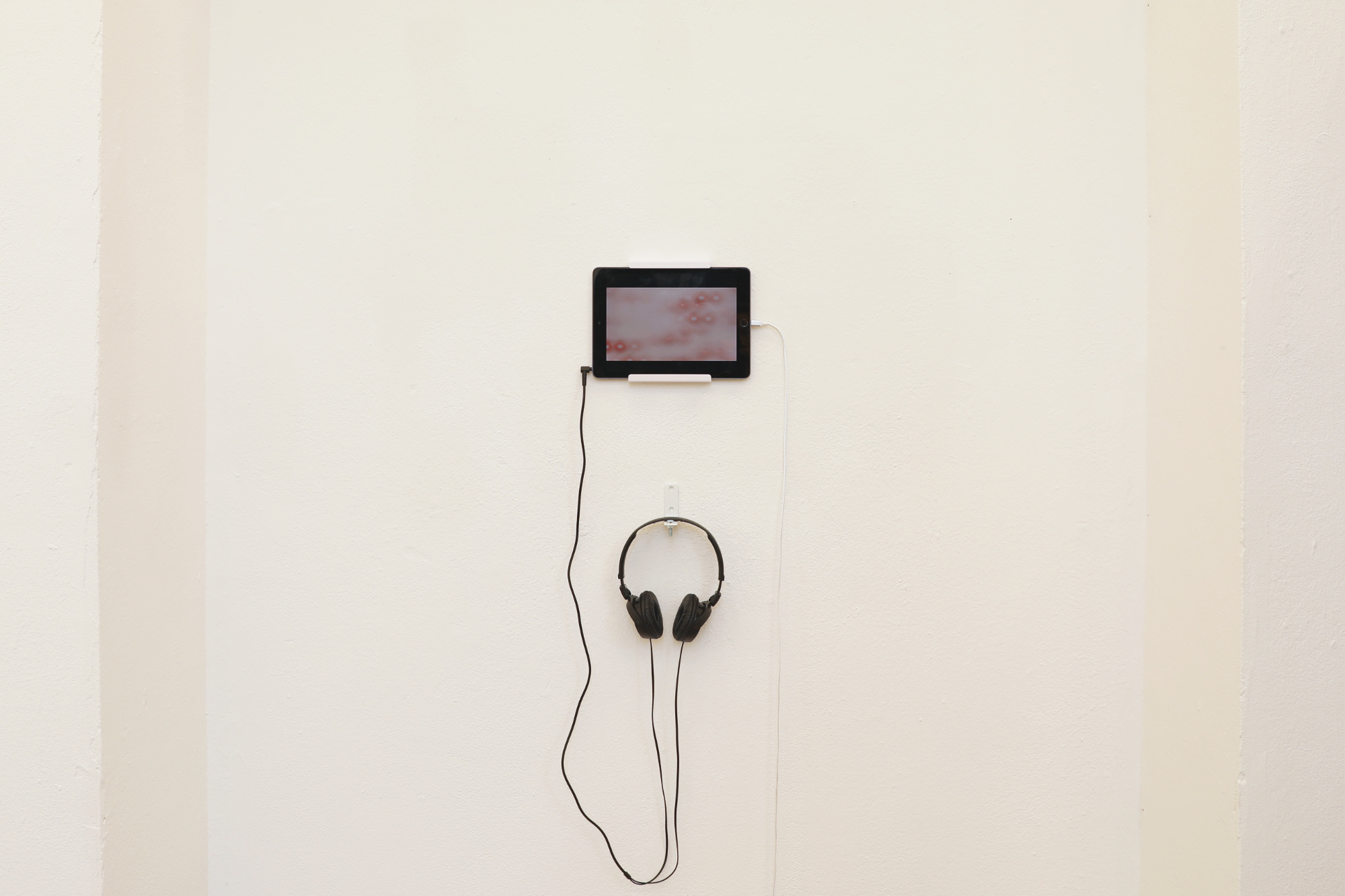Bild_1: Invisible Attachment | Farhanaz Rupaidha