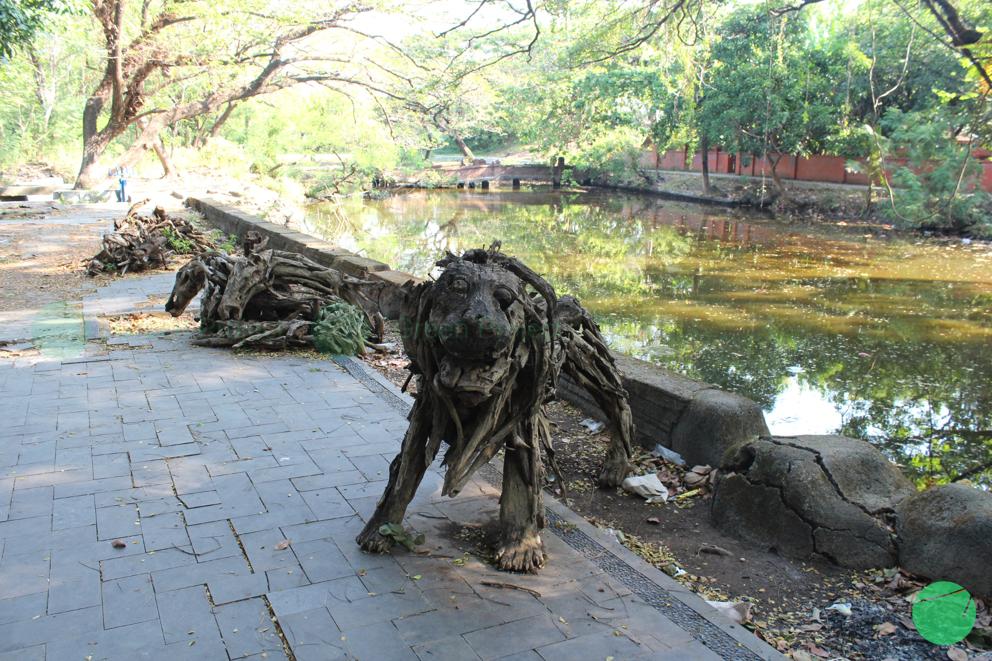 patung kayu di keraton kasepuhan