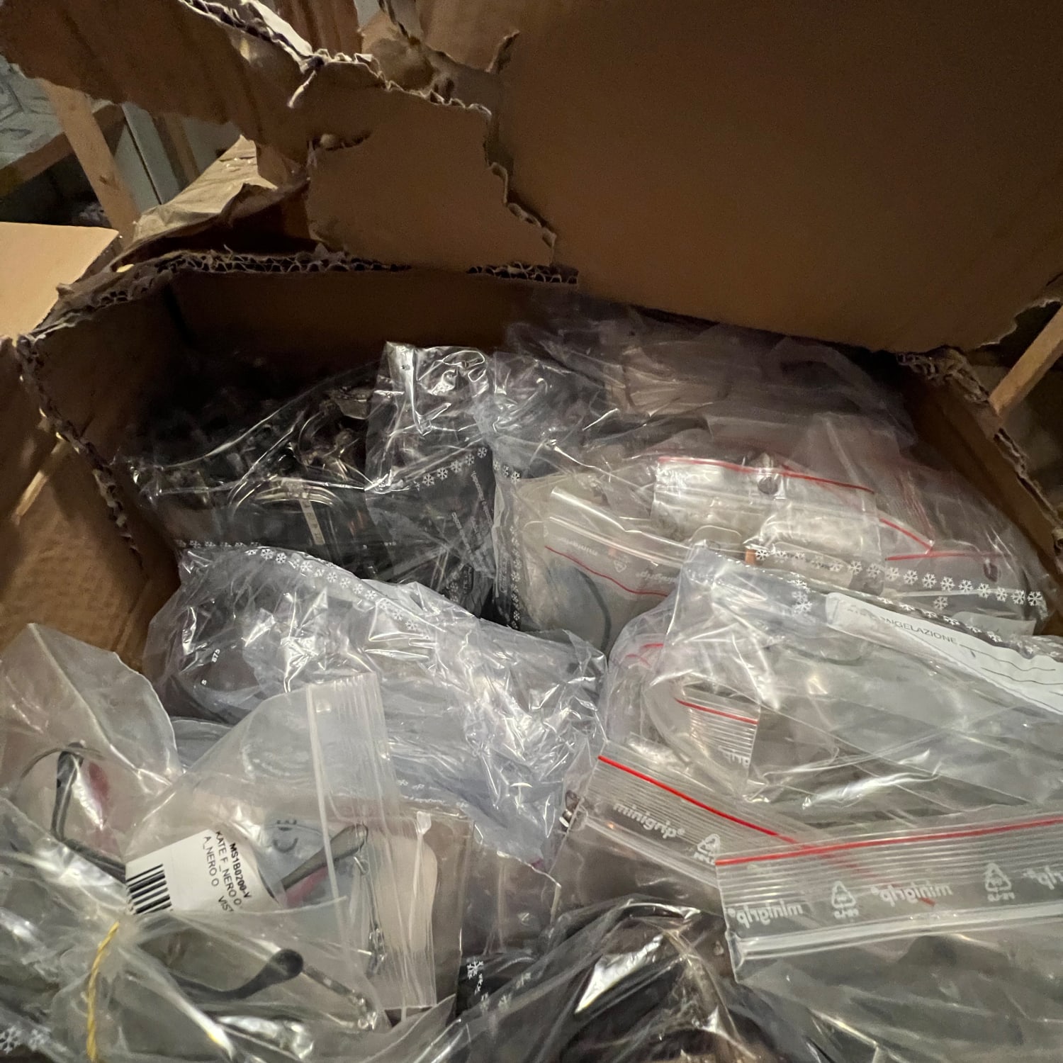 On this illustration you Boidules shows a bulk of vintage acetate and metal frames just when they arrived in their Brussels optical store.