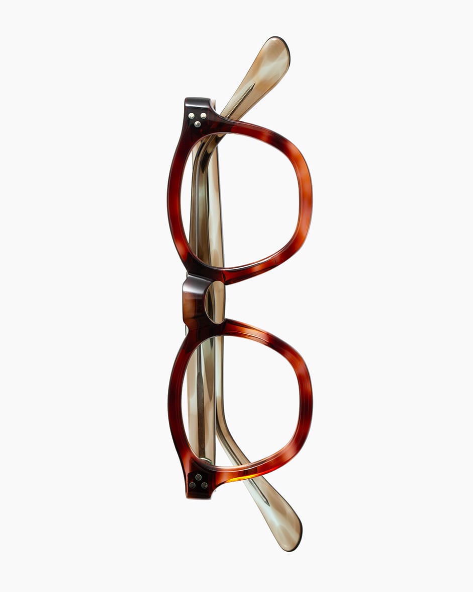 A macro shot of our FRONT mod.08 by Bidules: a demi-amber acetate pantos front with blue-ish patterned acetate temples from the 70s.