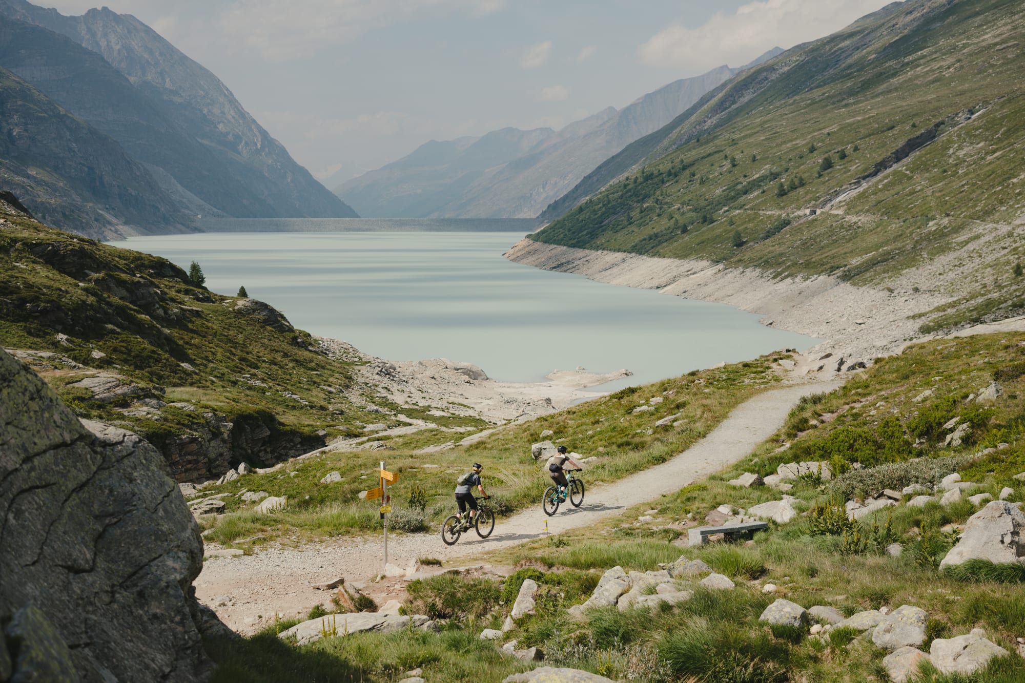 Due biker nella regione di Saas-Fee