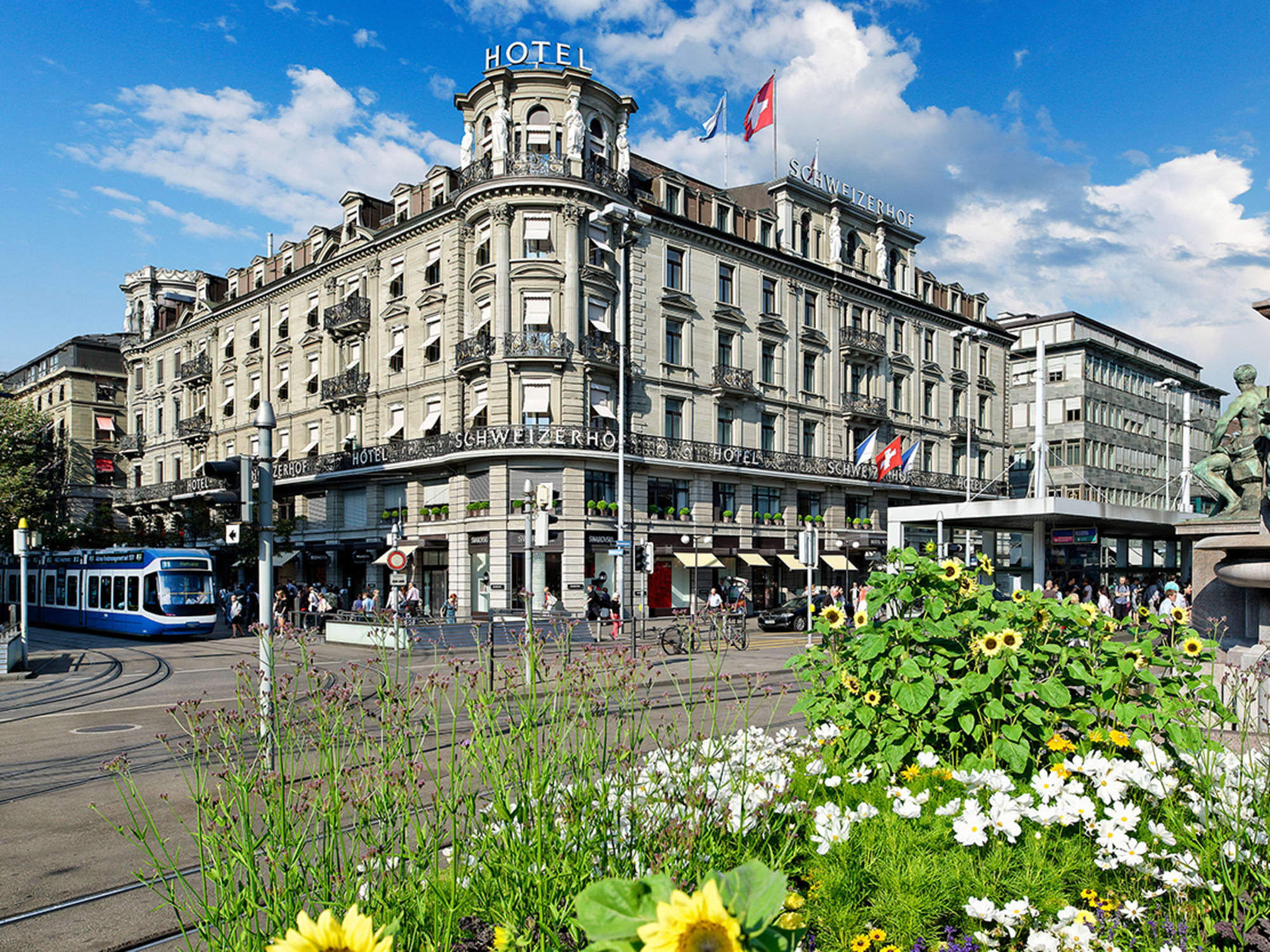 Vue extérieure de l'hôtel Schweizerhof à Zurich