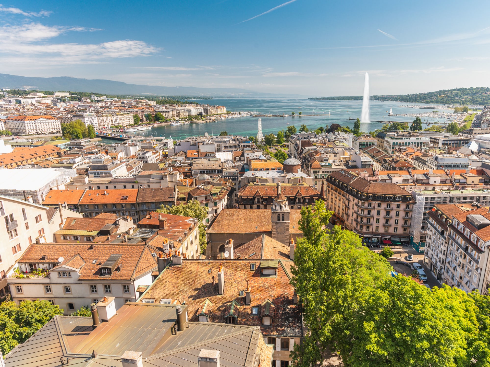 Vue sur la ville de Genève et le lac Léman en été