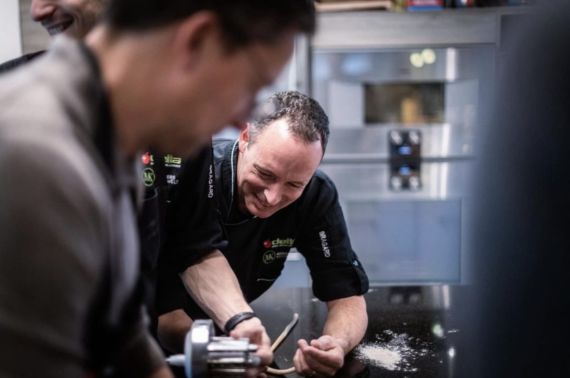 Dario Marxer beim Kochen