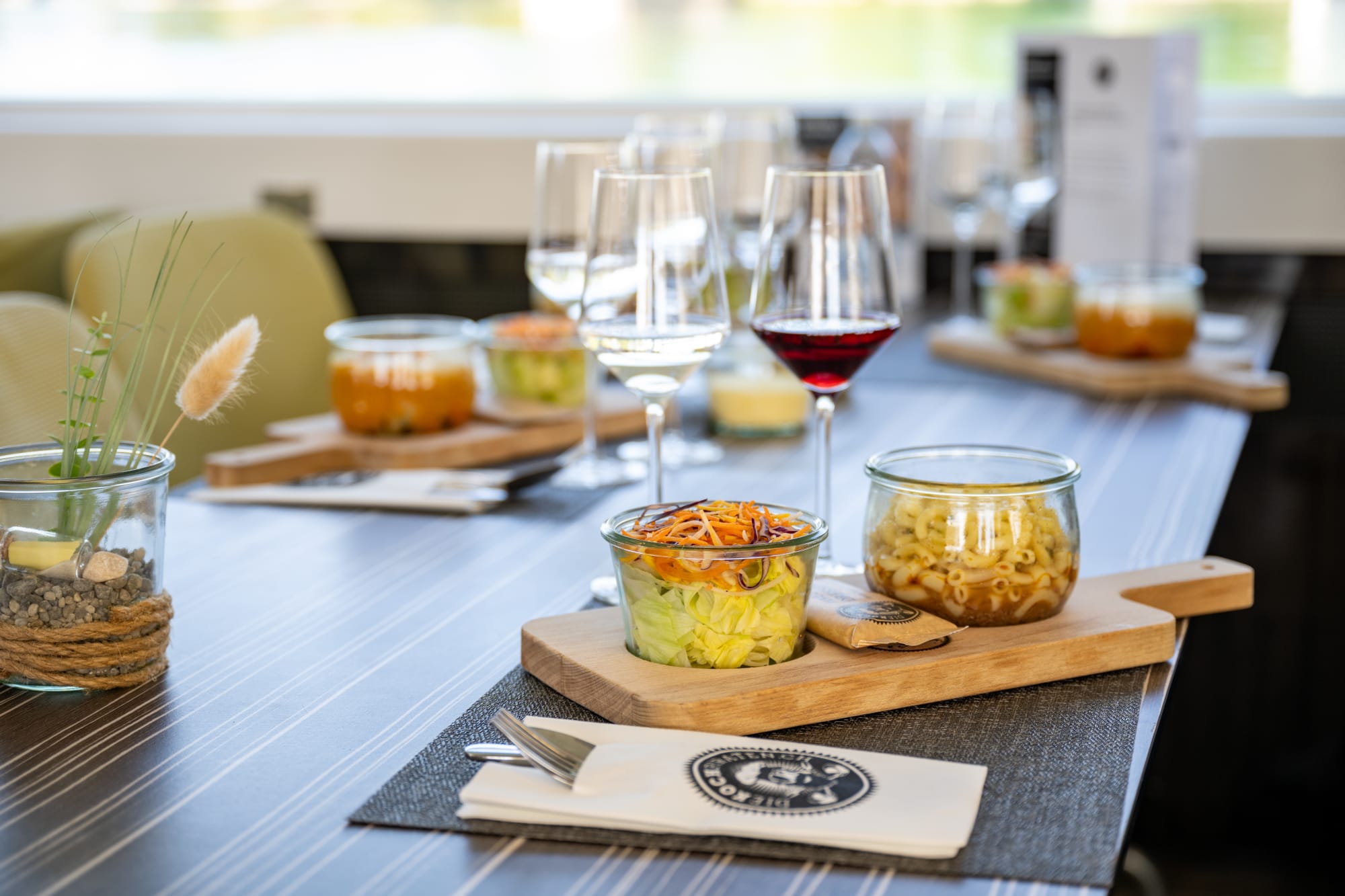 Essen im Weckglas auf den Schiffen der URh