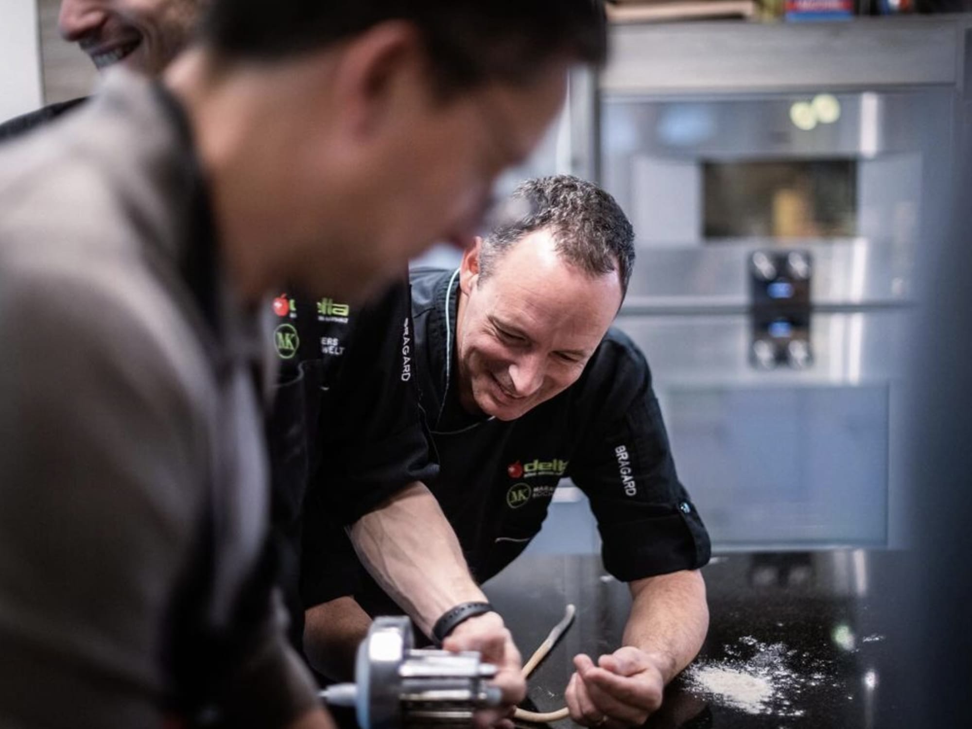 Dario Marxer beim Kochen