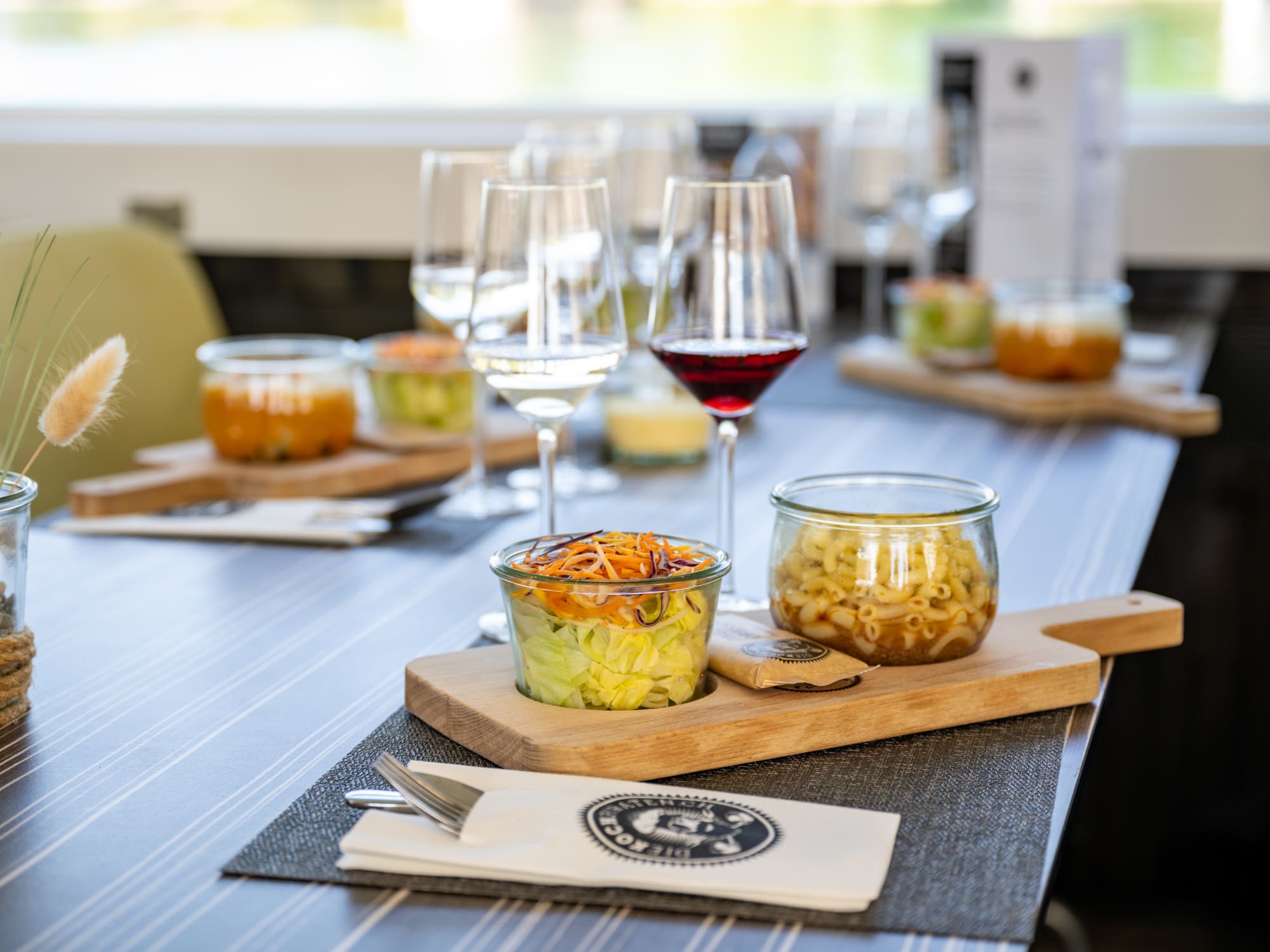 Essen im Weckglas auf den Schiffen der URh