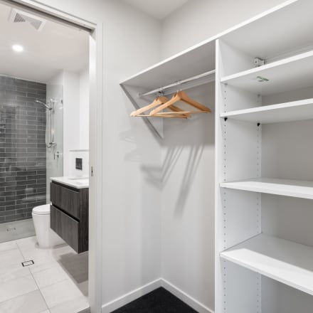 OP VOORRAAD: Melamine wit 18mm 2 lange zijden gekantlijmd img