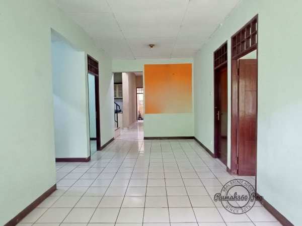 Rumah komplek Pasar Modern BSD Timur di Tangerang Selatan - foto 2