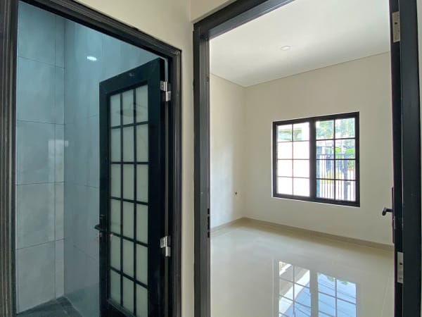 Rumah komplek Serpong Park di Tangerang Selatan - foto 8