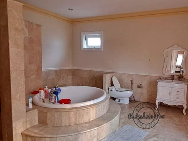 Rumah komplek Fountainebleau Golf Residence di BSD - foto 8