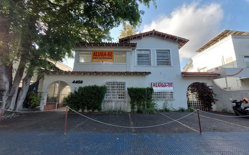 Casa comercial na Avenida Nove de Julho, 4458