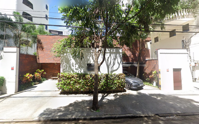 Casa comercial na Rua Professor Artur Ramos, 395