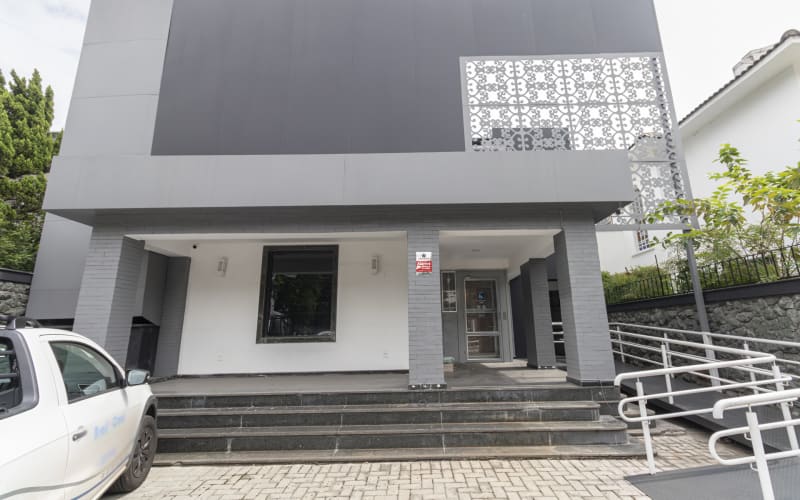 Casa comercial na Avenida Brigadeiro Luís Antônio, 3630