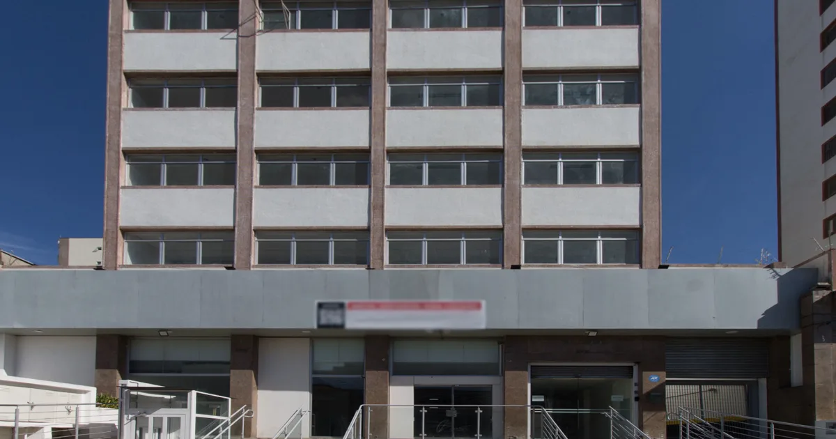 Prédio comercial na Avenida Conselheiro Carrão, 2918