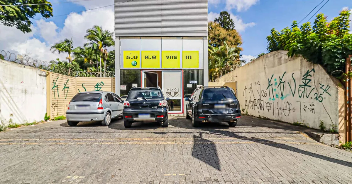Prédio comercial na Avenida Indianópolis, 2518